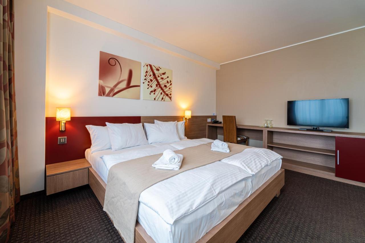 Hotel Ali Baba Humenné Екстериор снимка