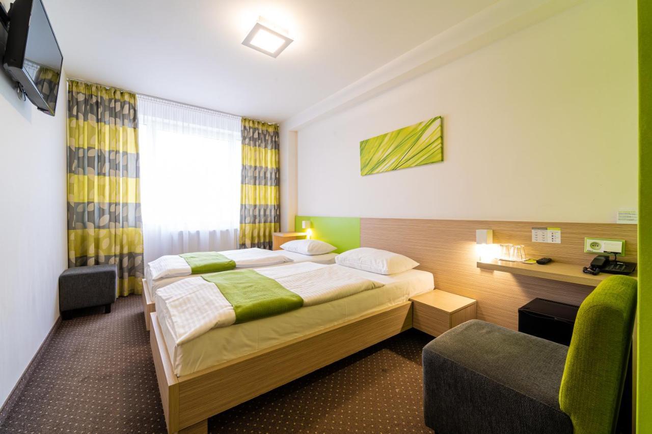 Hotel Ali Baba Humenné Екстериор снимка