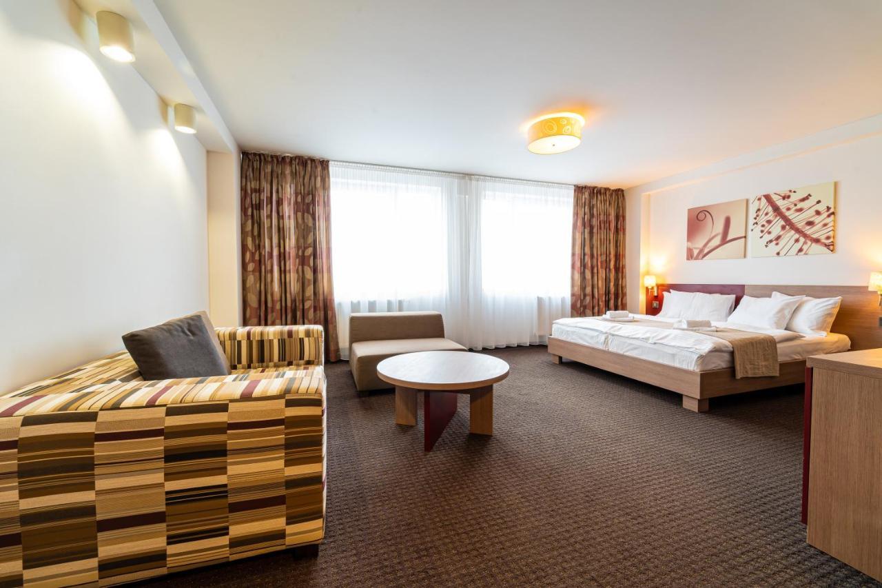 Hotel Ali Baba Humenné Екстериор снимка