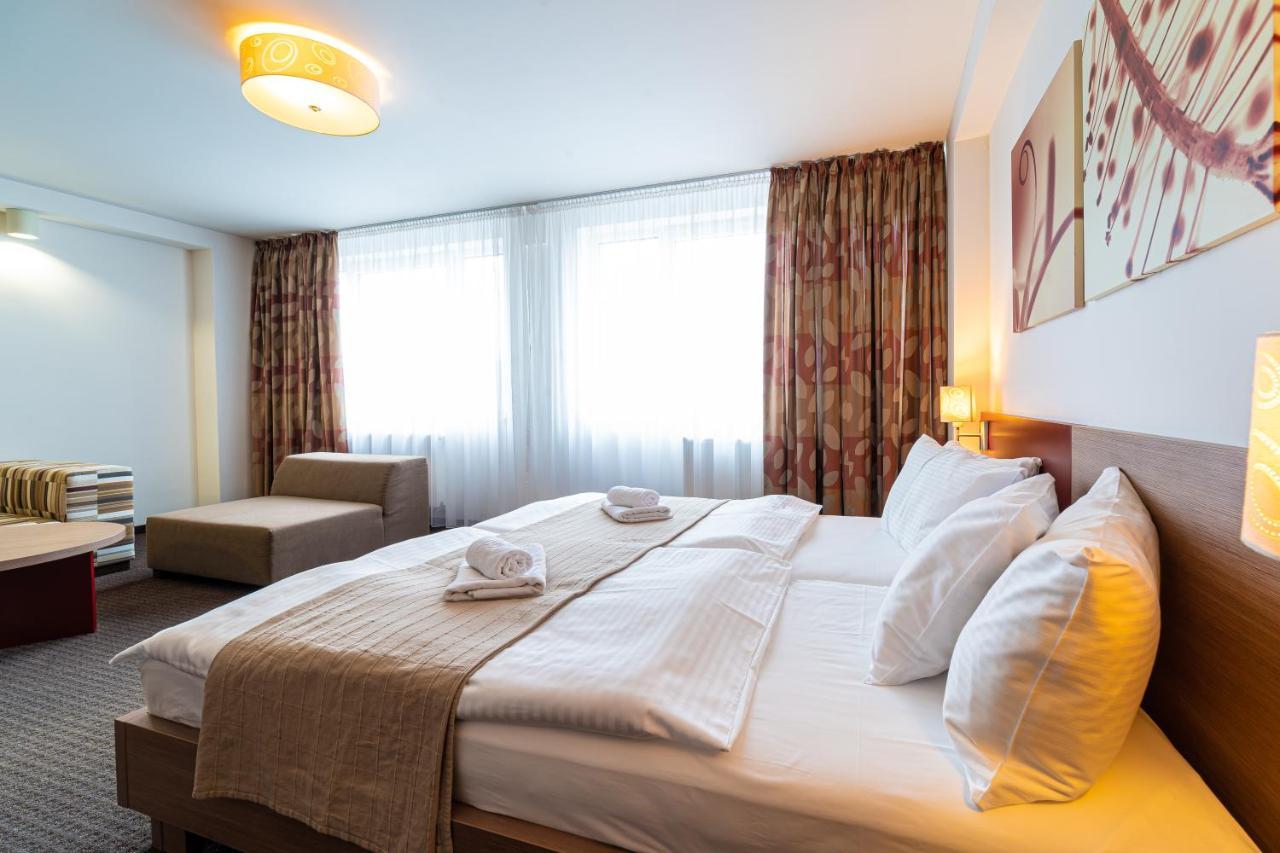 Hotel Ali Baba Humenné Екстериор снимка