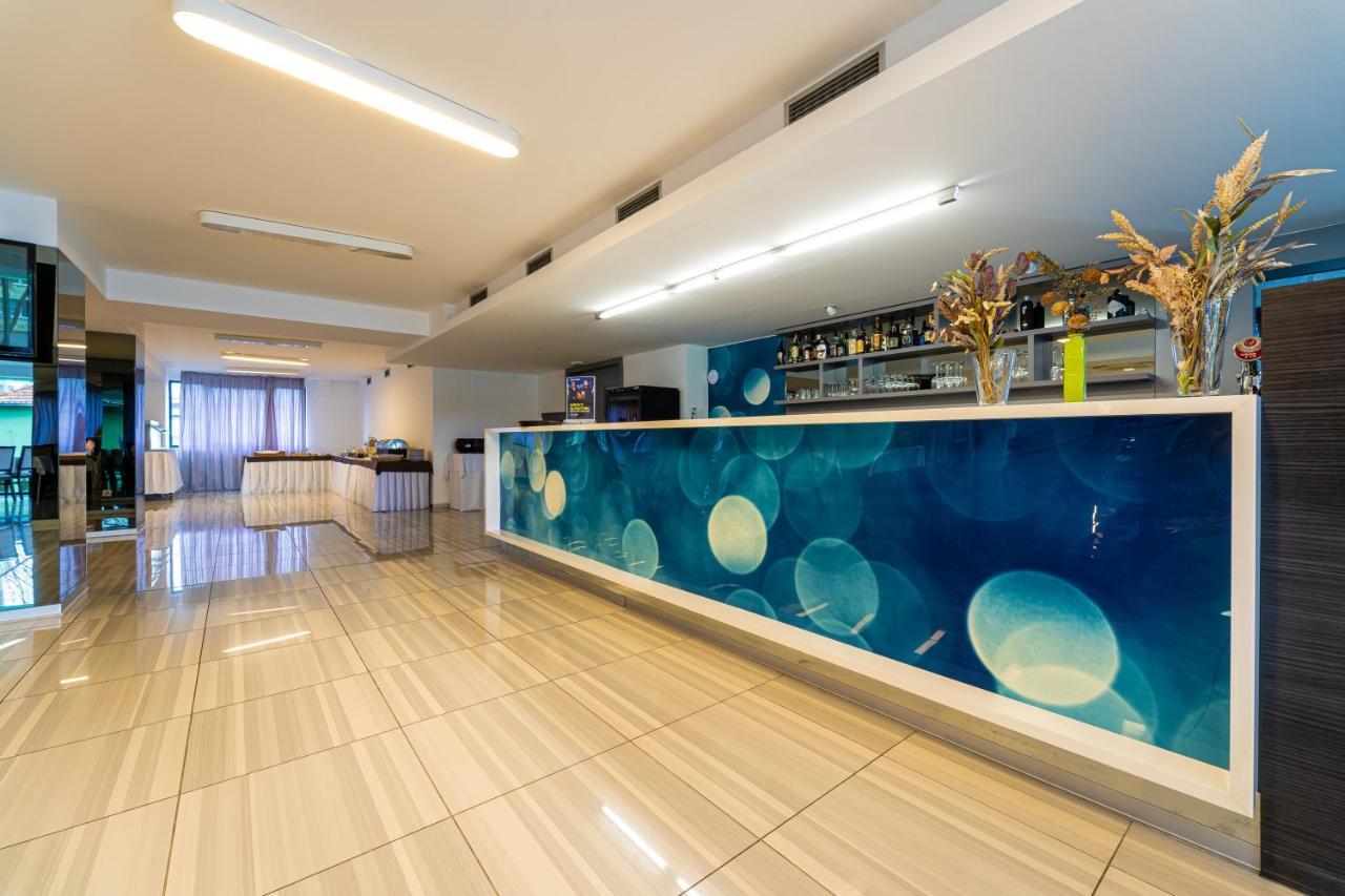 Hotel Ali Baba Humenné Екстериор снимка