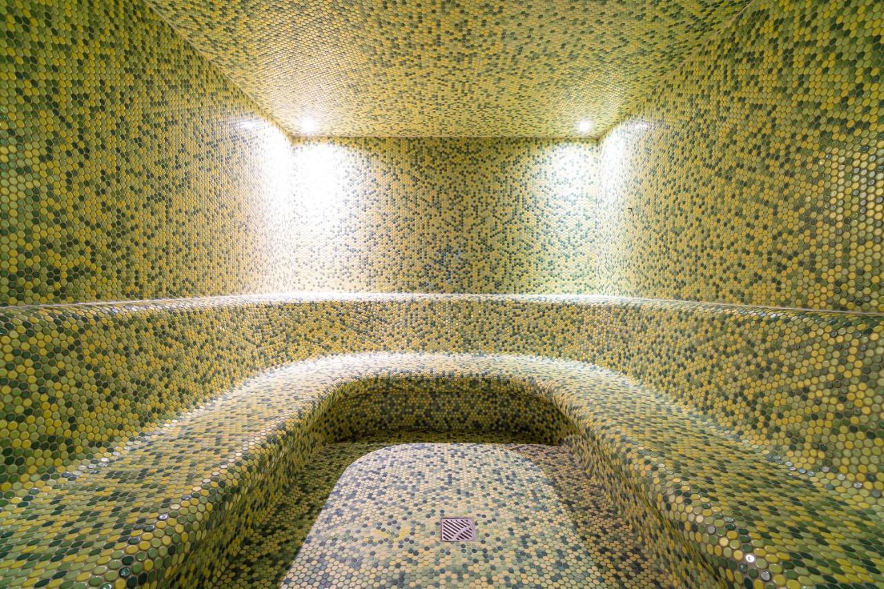 Hotel Ali Baba Humenné Екстериор снимка
