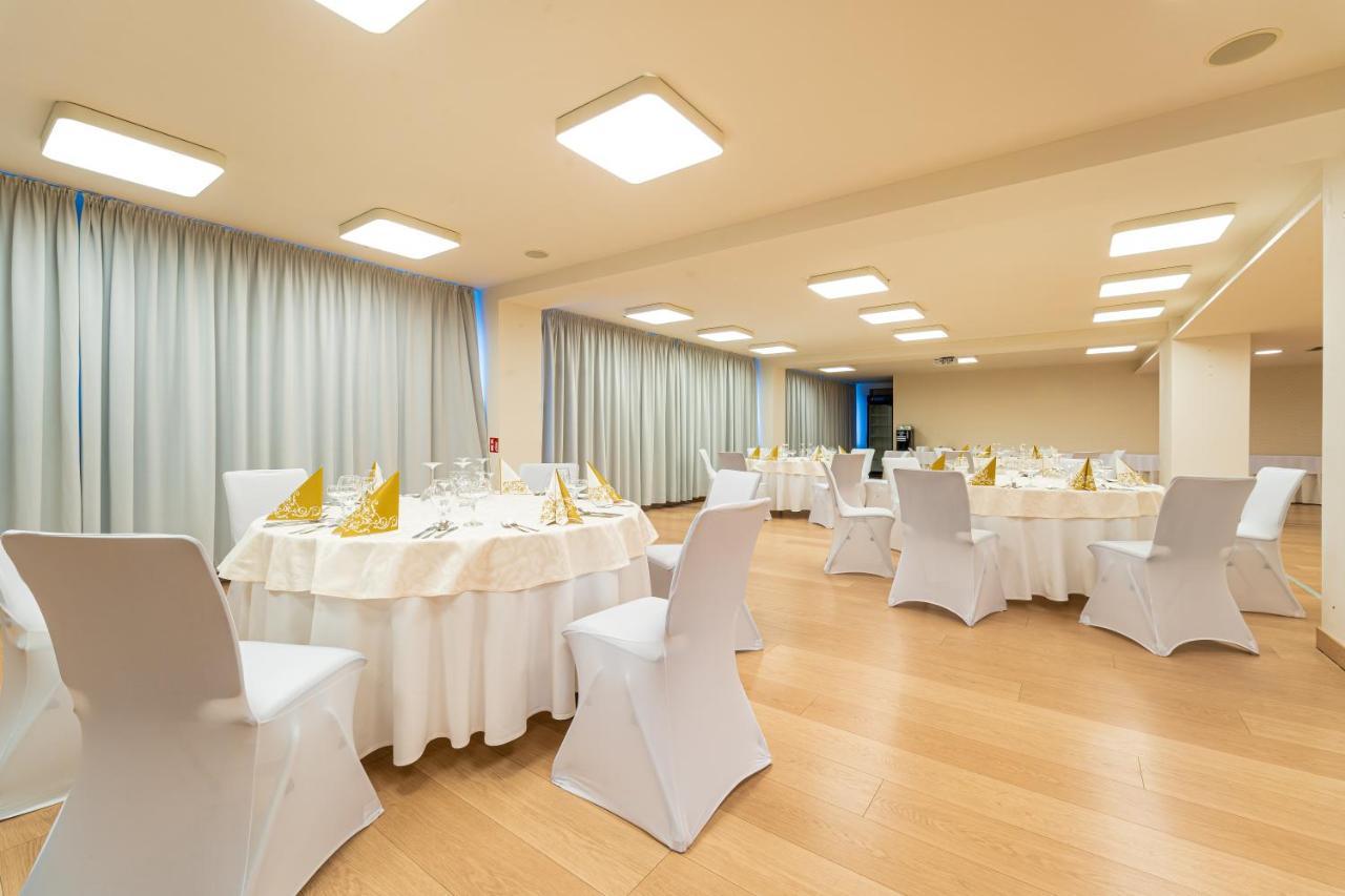Hotel Ali Baba Humenné Екстериор снимка