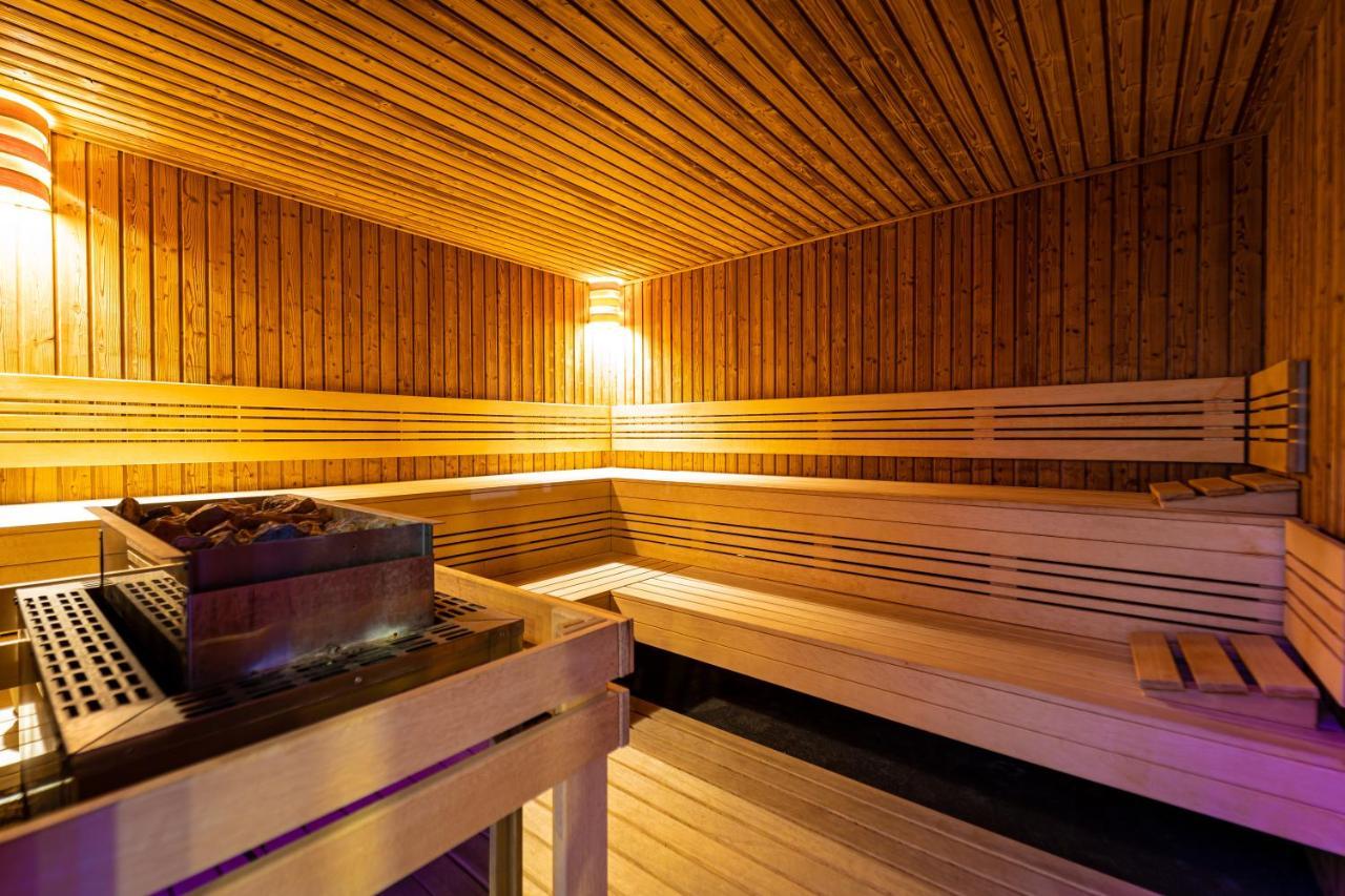Hotel Ali Baba Humenné Екстериор снимка