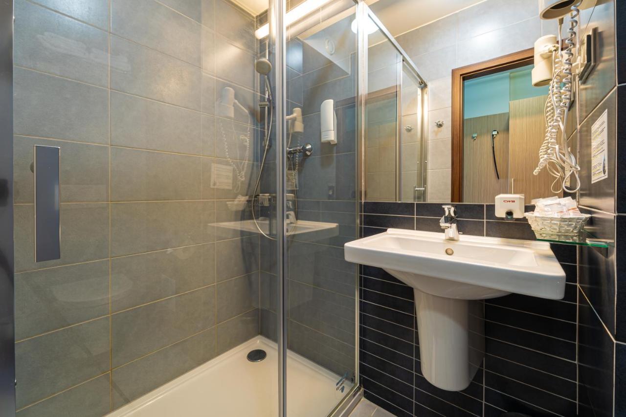 Hotel Ali Baba Humenné Екстериор снимка