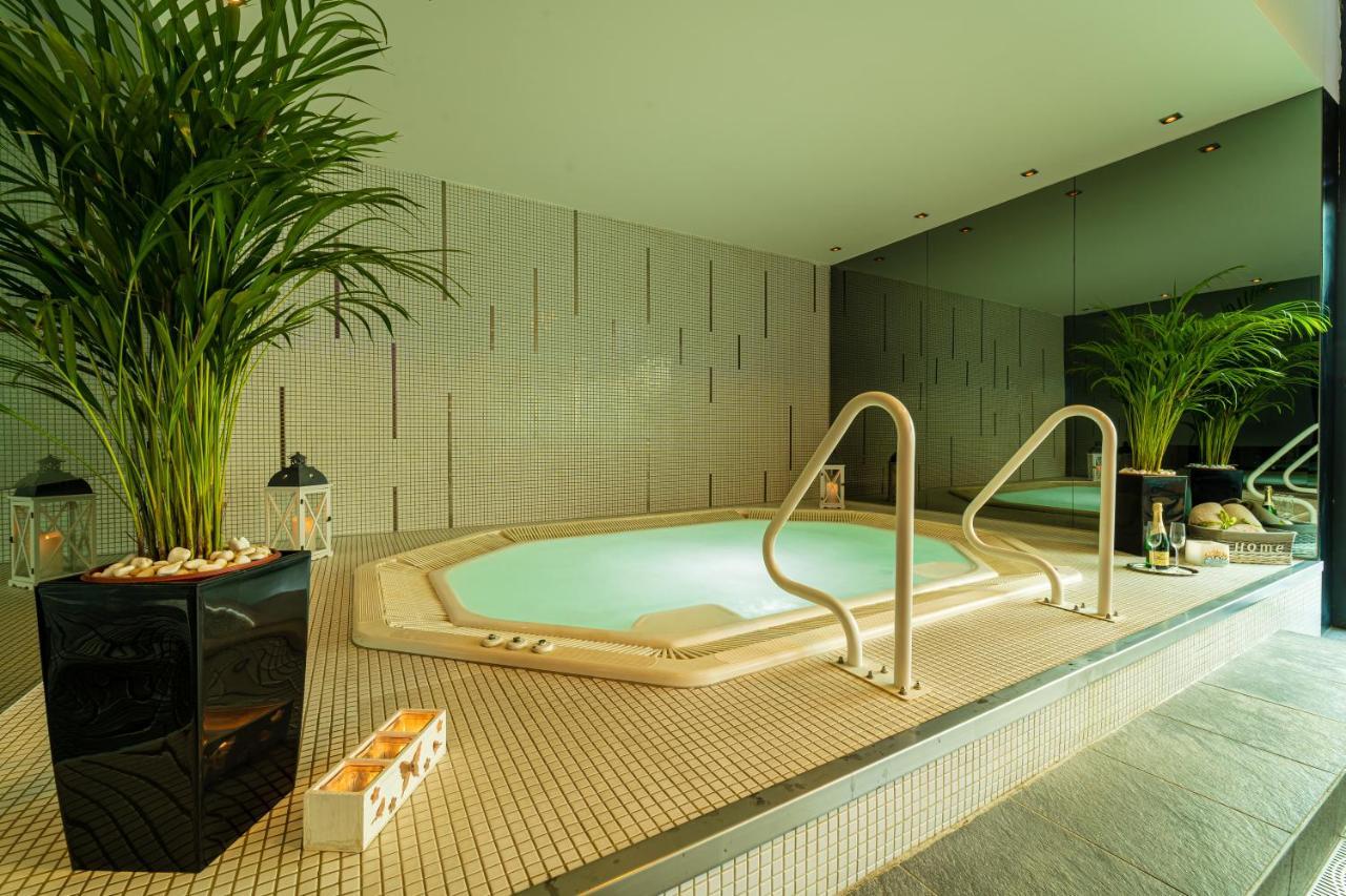 Hotel Ali Baba Humenné Екстериор снимка