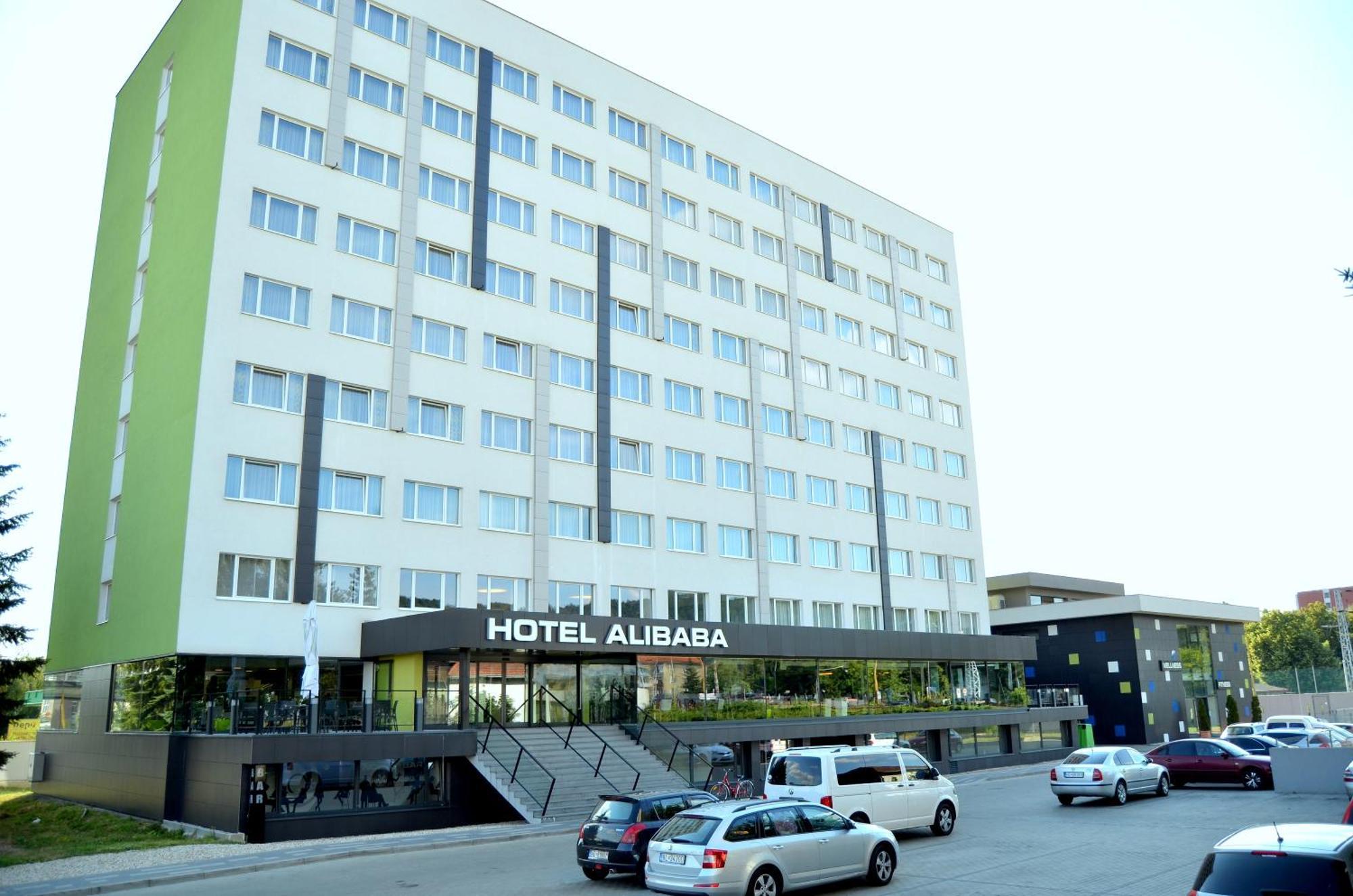Hotel Ali Baba Humenné Екстериор снимка